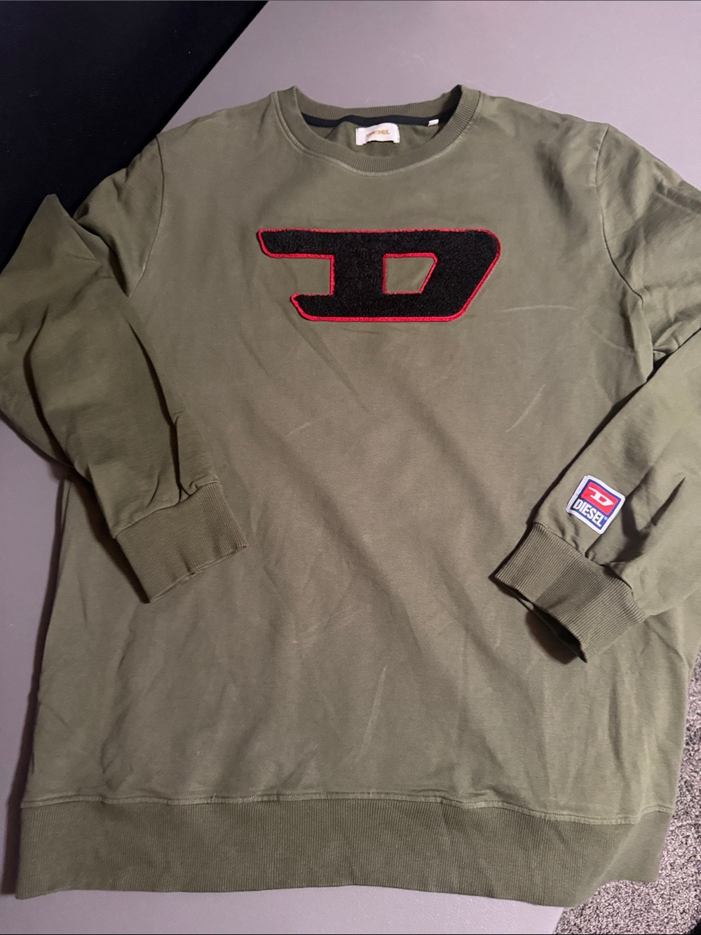 Diesel Crew Neck Sweatshirt in men’s size XXL. Great Condition